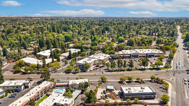 2122 Gunn Rd, Carmichael, CA 95608