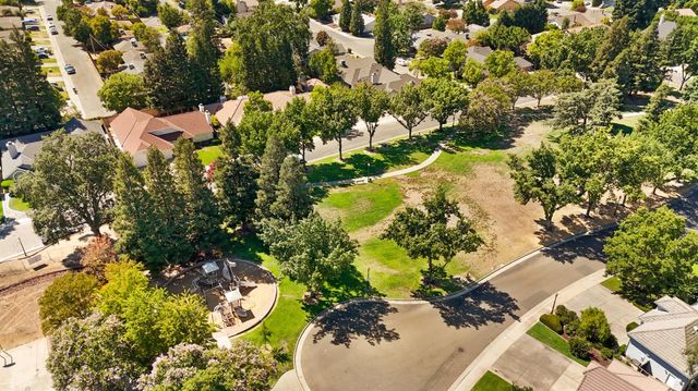 2122 Gunn Rd, Carmichael, CA 95608