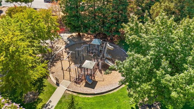 2122 Gunn Rd, Carmichael, CA 95608