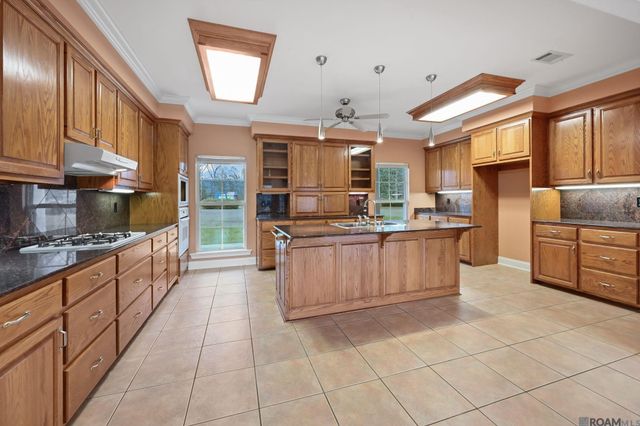 16010 Peairs Rd, Pride, LA 70770