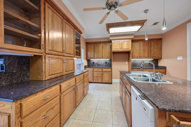 16010 Peairs Rd, Pride, LA 70770