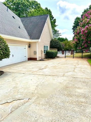 5899 Alpine Court, Hoschton, GA 30548