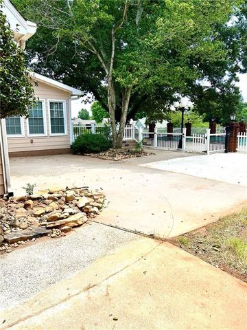 5899 Alpine Court, Hoschton, GA 30548