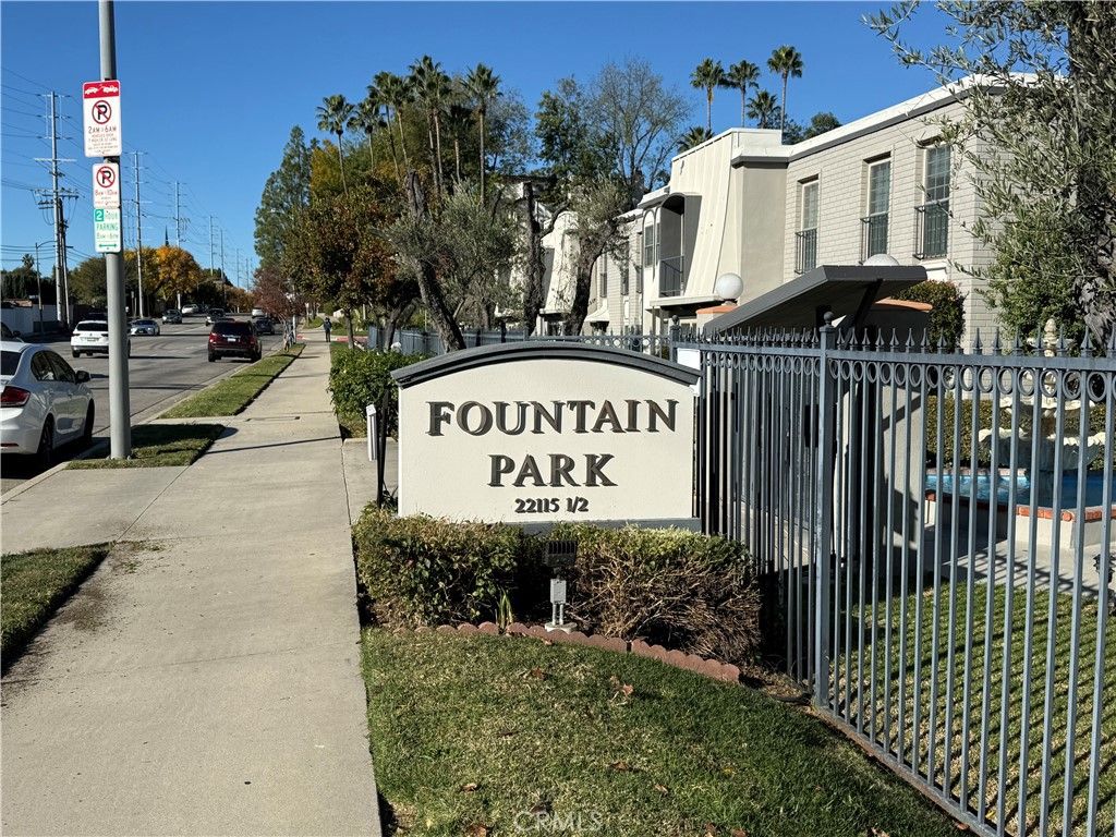 22049 Oxnard, Woodland Hills, CA 91367 — exterior