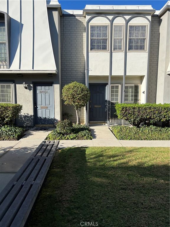 22049 Oxnard, Woodland Hills, CA 91367 — photo 3