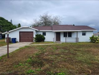 112 Kerr CIR, Lehigh Acres, FL 33936