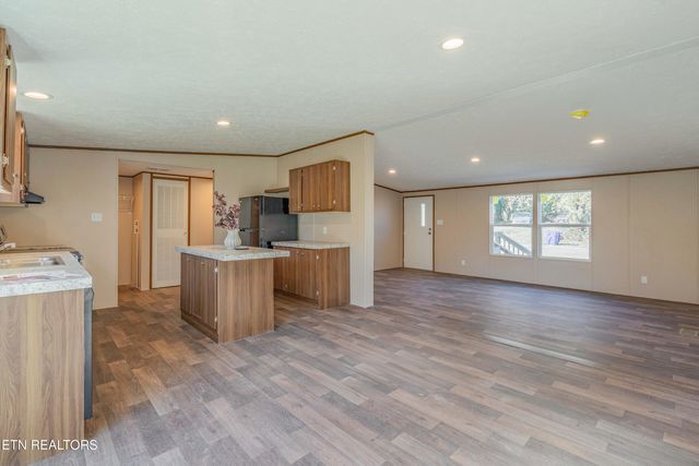 516 Henderson St, Harriman, TN 37748