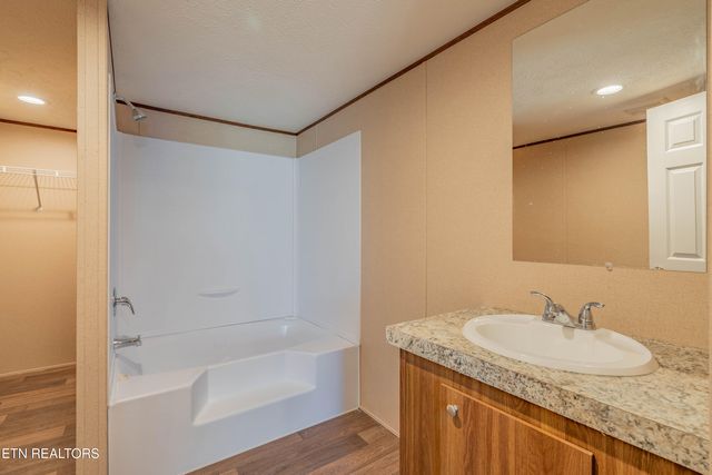 516 Henderson St, Harriman, TN 37748