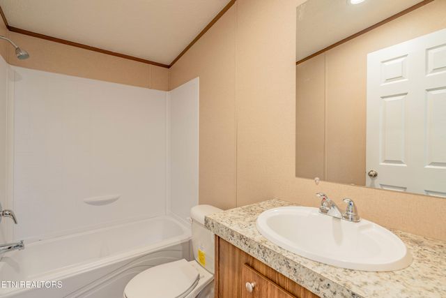 516 Henderson St, Harriman, TN 37748