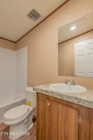 516 Henderson St, Harriman, TN 37748