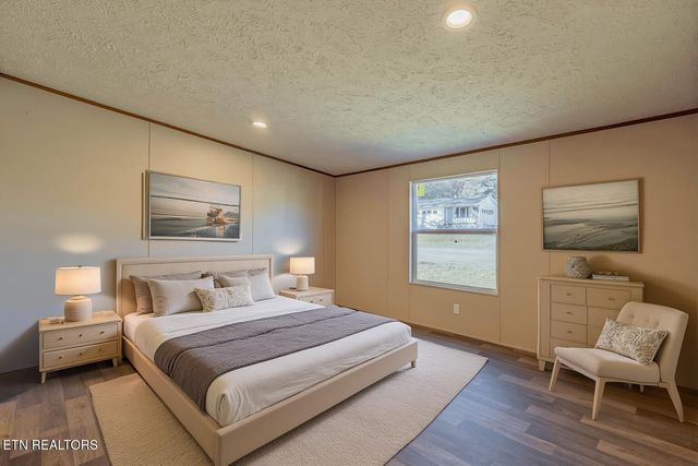 516 Henderson St, Harriman, TN 37748