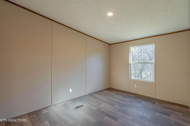 516 Henderson St, Harriman, TN 37748