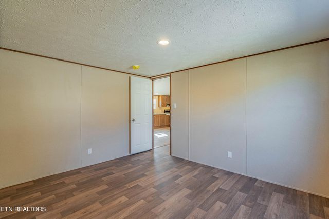 516 Henderson St, Harriman, TN 37748