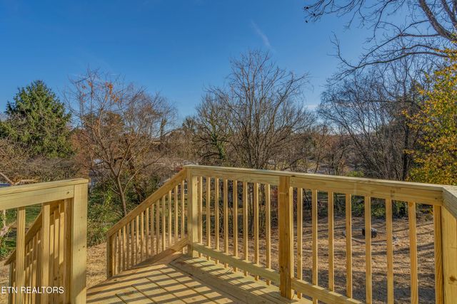 516 Henderson St, Harriman, TN 37748