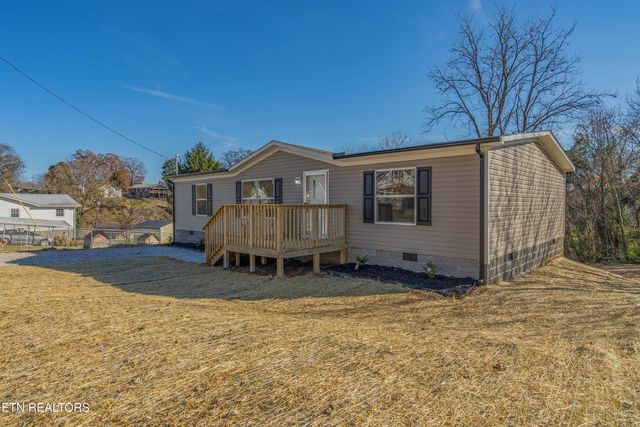 516 Henderson St, Harriman, TN 37748