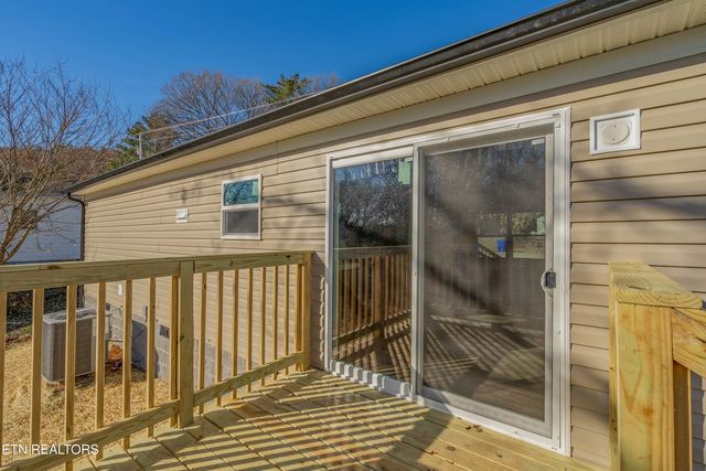 516 Henderson St, Harriman, TN 37748