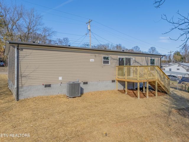 516 Henderson St, Harriman, TN 37748
