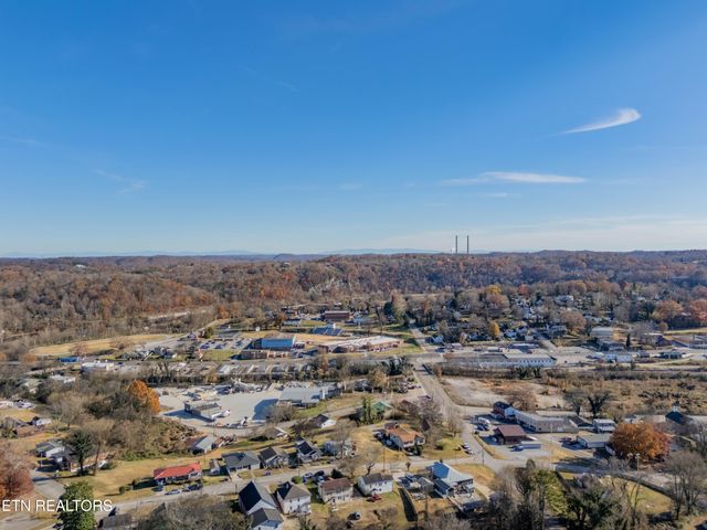 516 Henderson St, Harriman, TN 37748