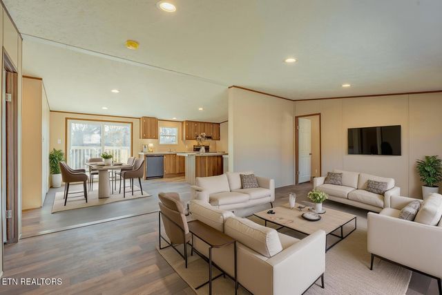 516 Henderson St, Harriman, TN 37748