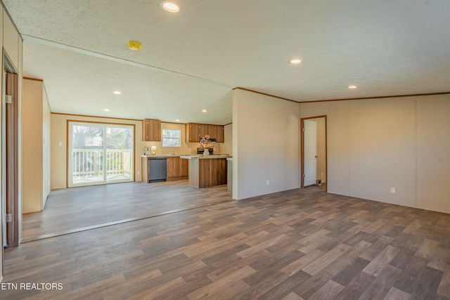 516 Henderson St, Harriman, TN 37748