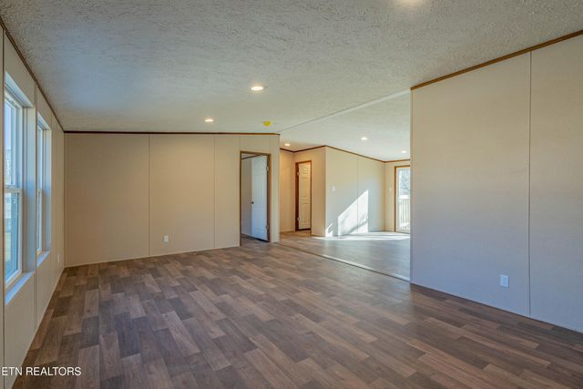 516 Henderson St, Harriman, TN 37748