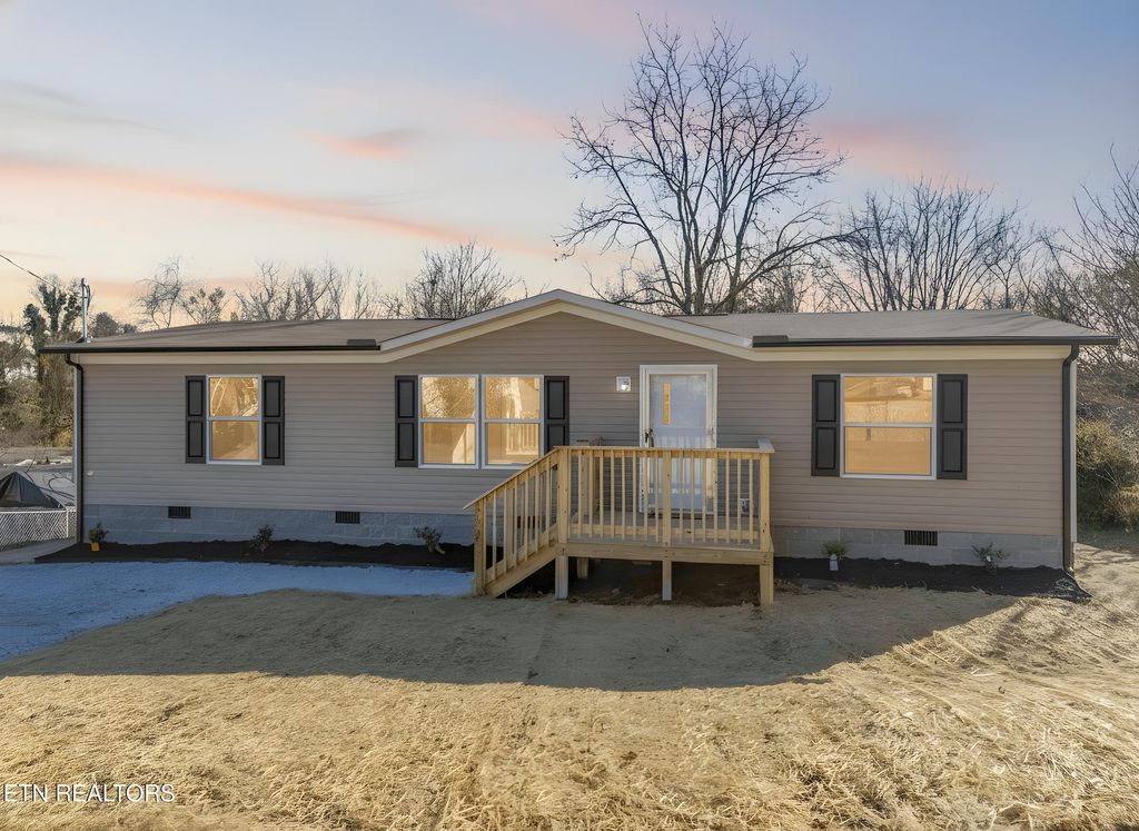 516 Henderson St, Harriman, TN 37748