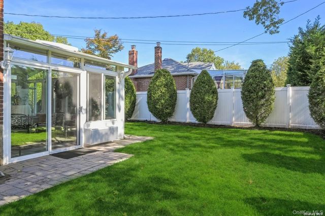 41 Eaton Road, Syosset, NY 11791