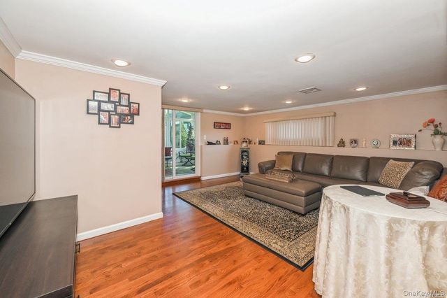 41 Eaton Road, Syosset, NY 11791