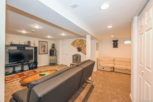 41 Eaton Road, Syosset, NY 11791