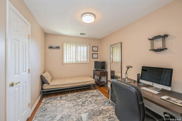 41 Eaton Road, Syosset, NY 11791