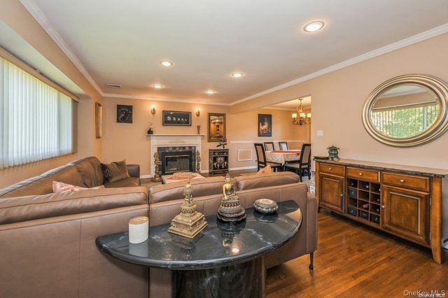 41 Eaton Road, Syosset, NY 11791