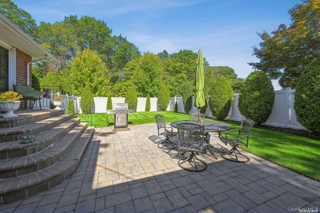 41 Eaton Road, Syosset, NY 11791