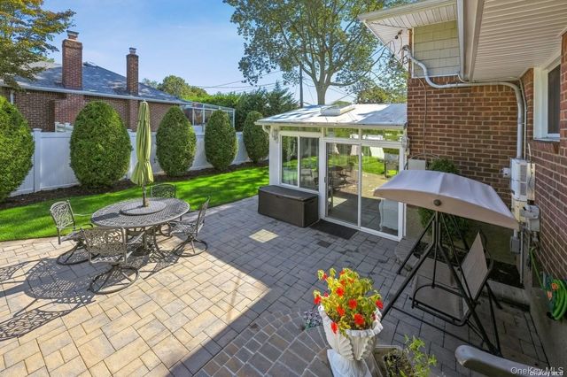 41 Eaton Road, Syosset, NY 11791