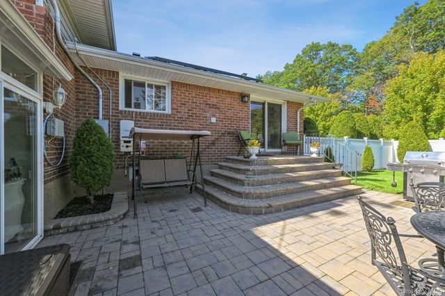 41 Eaton Road, Syosset, NY 11791