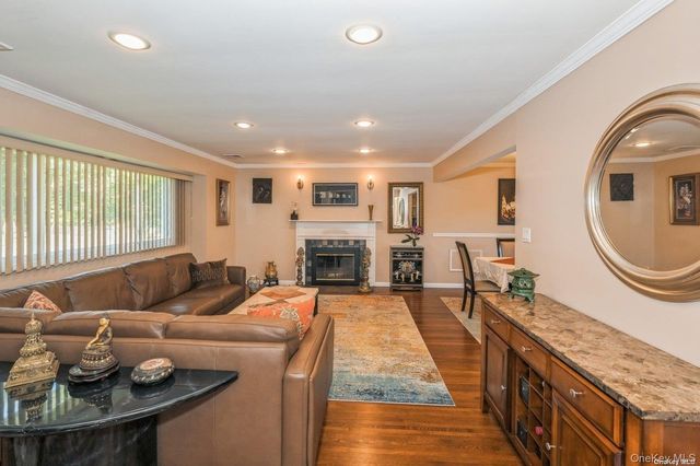 41 Eaton Road, Syosset, NY 11791