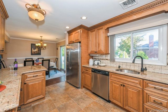 41 Eaton Road, Syosset, NY 11791