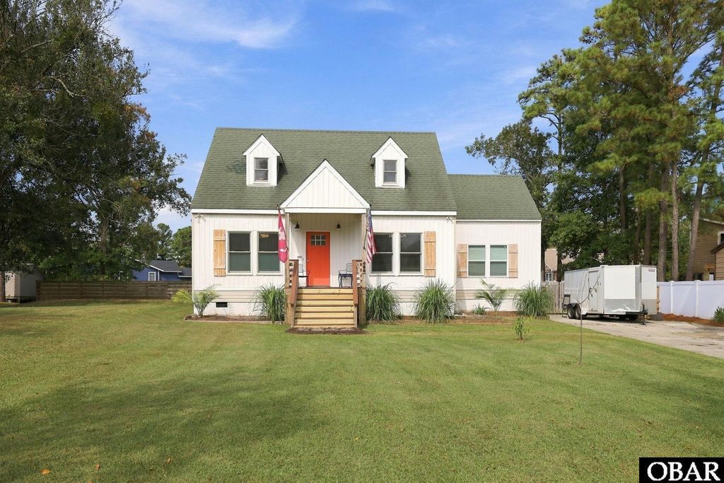 Image 1 of property listing at 688 Vista Lake Drive, Manteo, NC 27954
