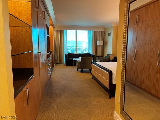 2000 North Fashion Show Drive 3717, Las Vegas, NV 89109