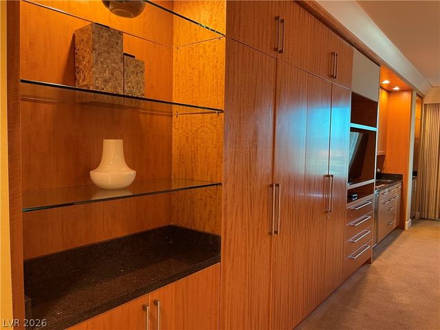 2000 North Fashion Show Drive 3717, Las Vegas, NV 89109