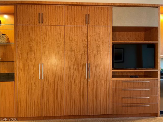 2000 North Fashion Show Drive 3717, Las Vegas, NV 89109