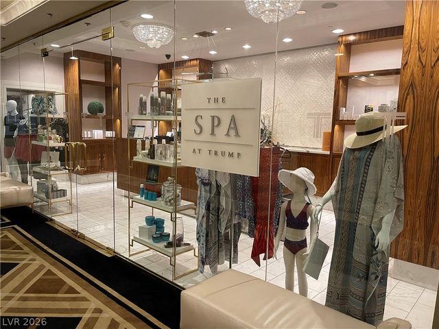 2000 North Fashion Show Drive 3717, Las Vegas, NV 89109