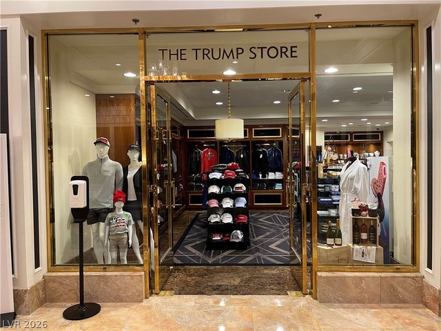 2000 North Fashion Show Drive 3717, Las Vegas, NV 89109