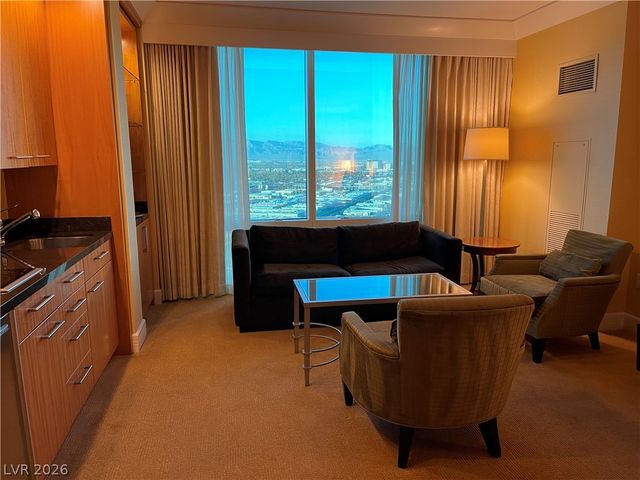 2000 North Fashion Show Drive 3717, Las Vegas, NV 89109