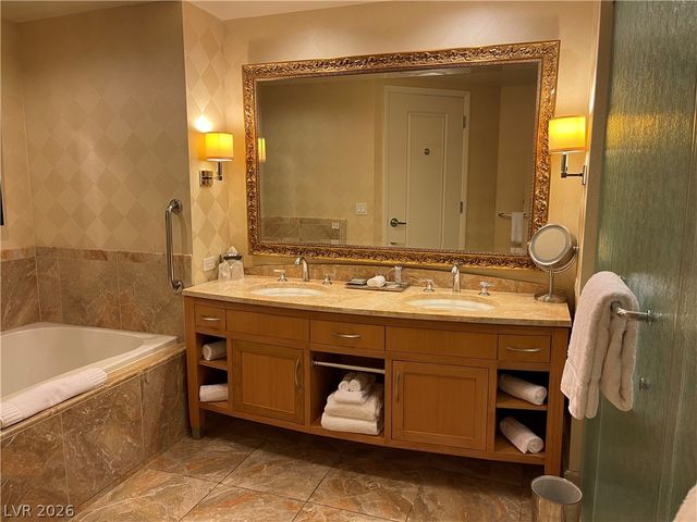 2000 North Fashion Show Drive 3717, Las Vegas, NV 89109