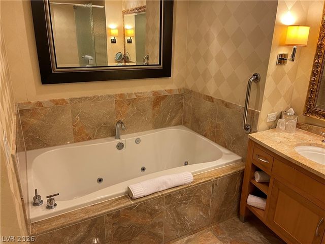 2000 North Fashion Show Drive 3717, Las Vegas, NV 89109