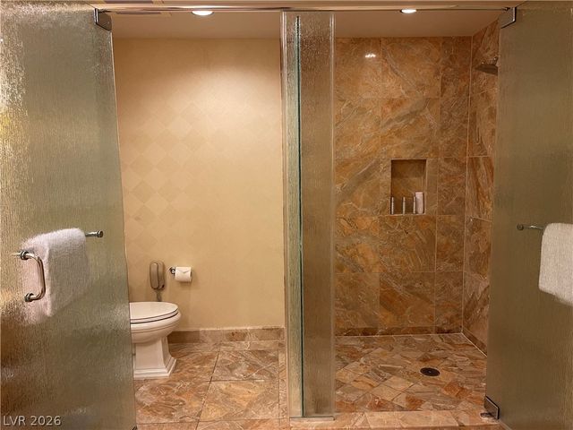 2000 North Fashion Show Drive 3717, Las Vegas, NV 89109