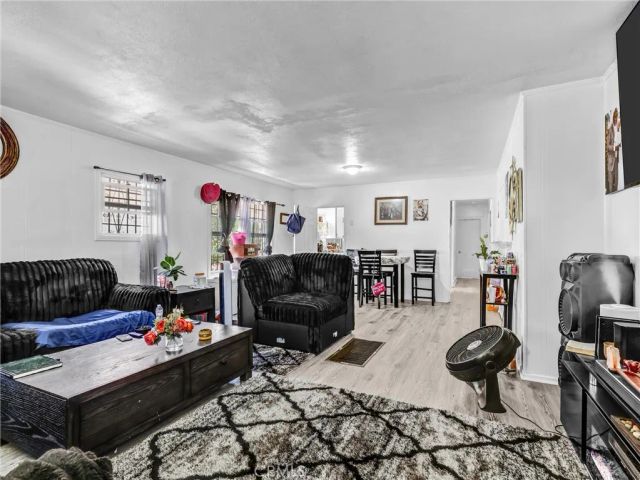 4616 6th Avenue, Los Angeles, CA 90043