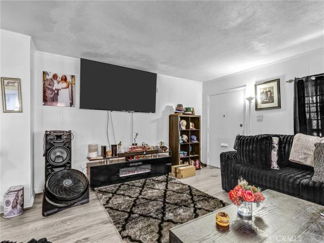 4616 6th Avenue, Los Angeles, CA 90043