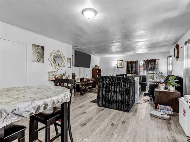 4616 6th Avenue, Los Angeles, CA 90043