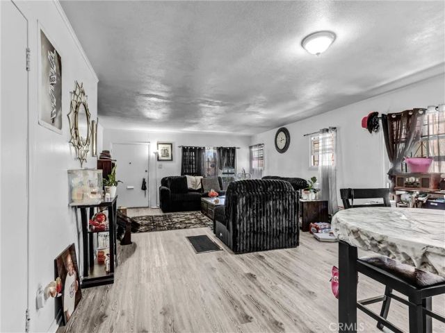 4616 6th Avenue, Los Angeles, CA 90043